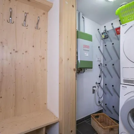 Schoeneben Anne Marie Wald im Pinzgau